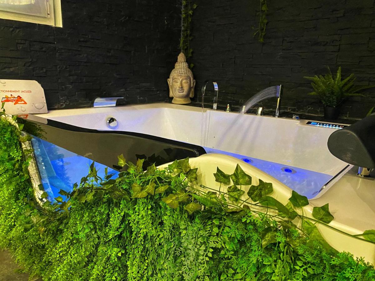 Suite Jacuzzi Privatif Plage Des Catalans Marseilles Buitenkant foto