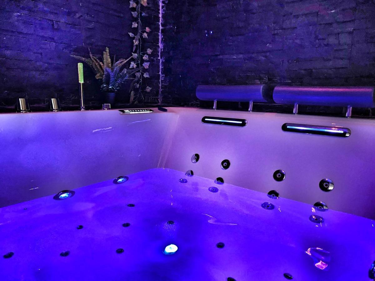 Suite Jacuzzi Privatif Plage Des Catalans Marseilles Buitenkant foto