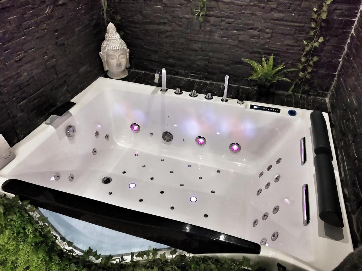 Suite Jacuzzi Privatif Plage Des Catalans Marseilles Buitenkant foto