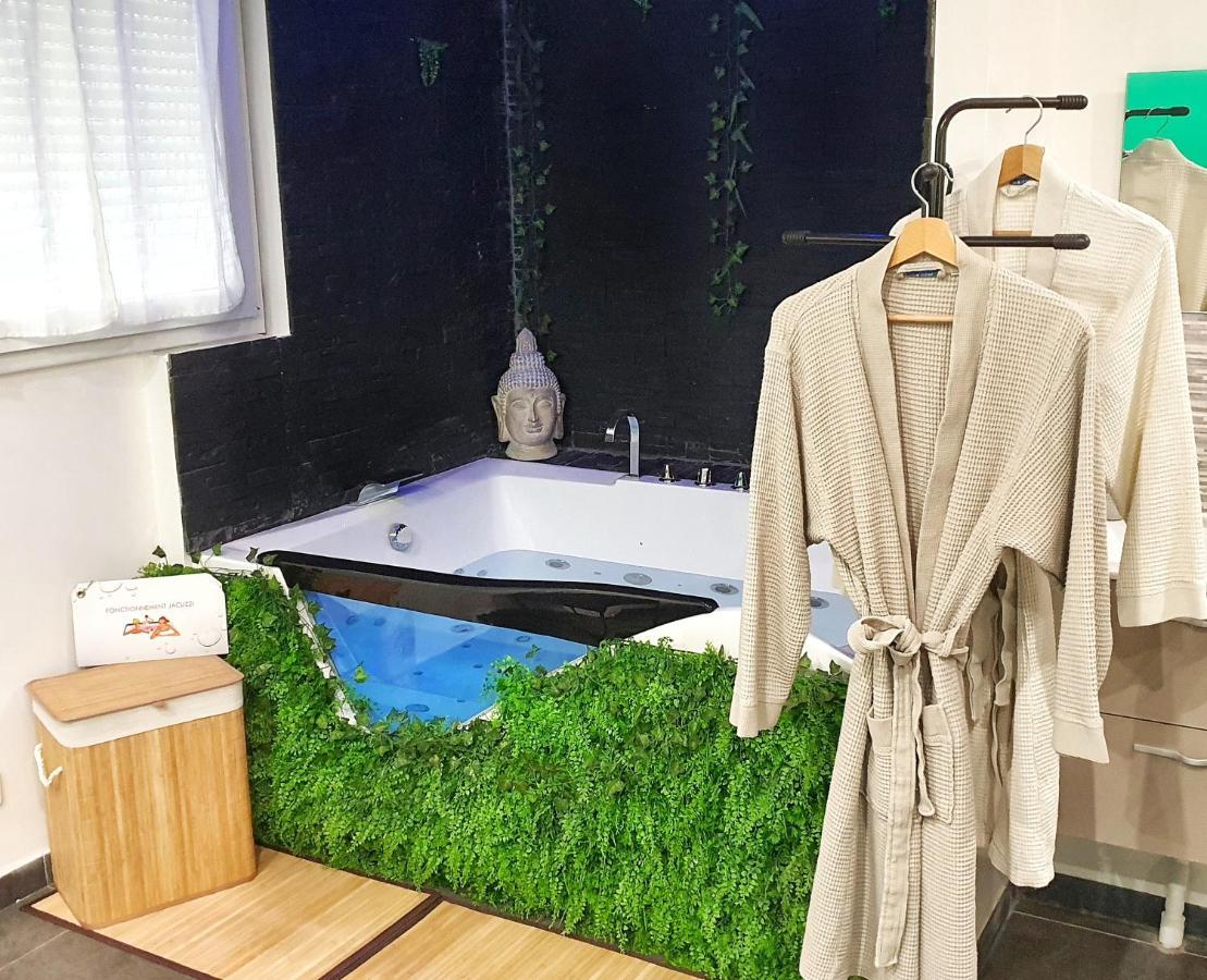 Suite Jacuzzi Privatif Plage Des Catalans Marseilles Buitenkant foto