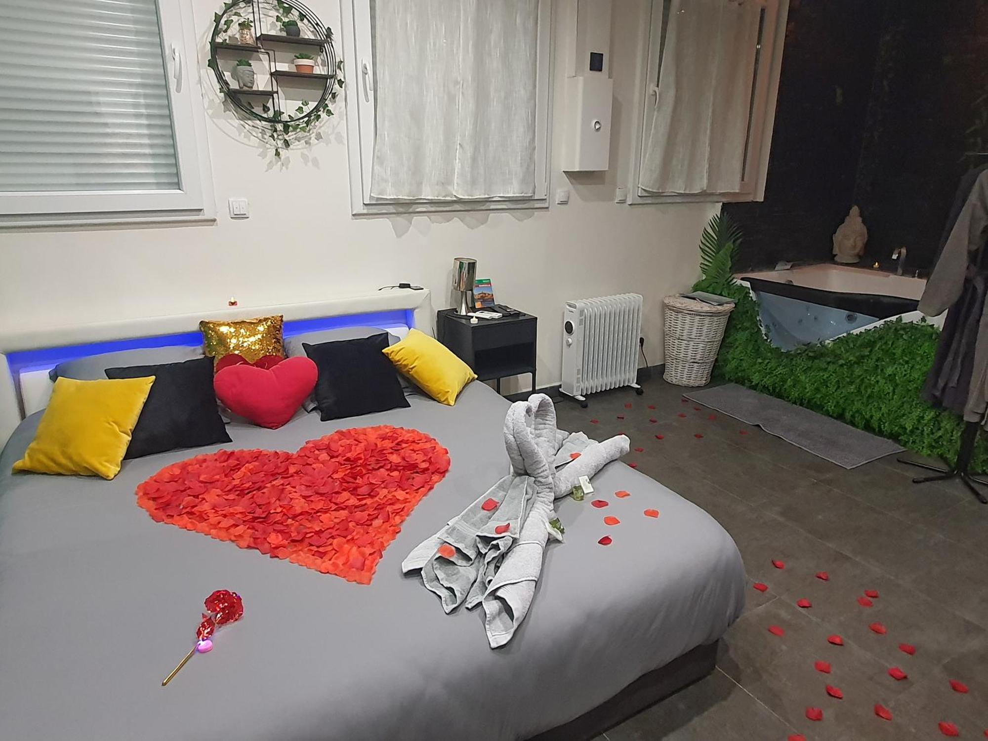 Suite Jacuzzi Privatif Plage Des Catalans Marseilles Buitenkant foto